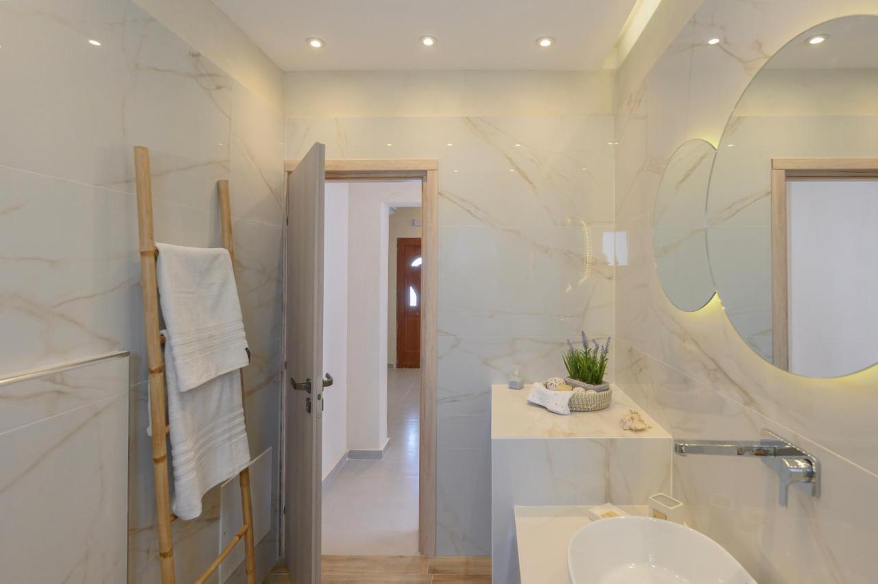 Auster House Santorini Apartment คามารี ภายนอก รูปภาพ