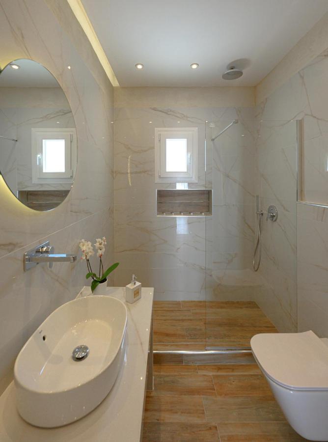 Auster House Santorini Apartment คามารี ภายนอก รูปภาพ
